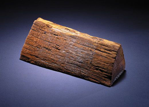 Smithsonian diplay of Lincoln's split log
